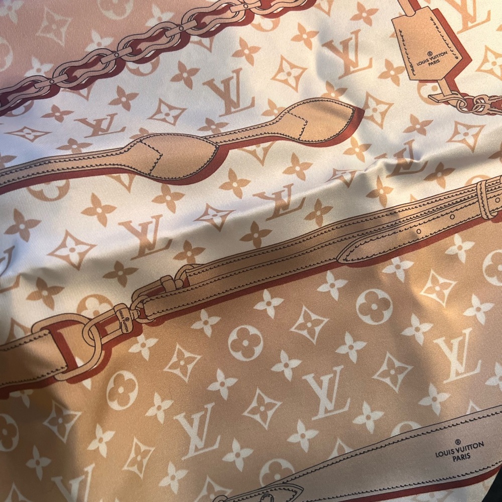 Sold - Louis Vuitton LV Confidential Scarf 70 square scarf; current - Picture 3 of 6